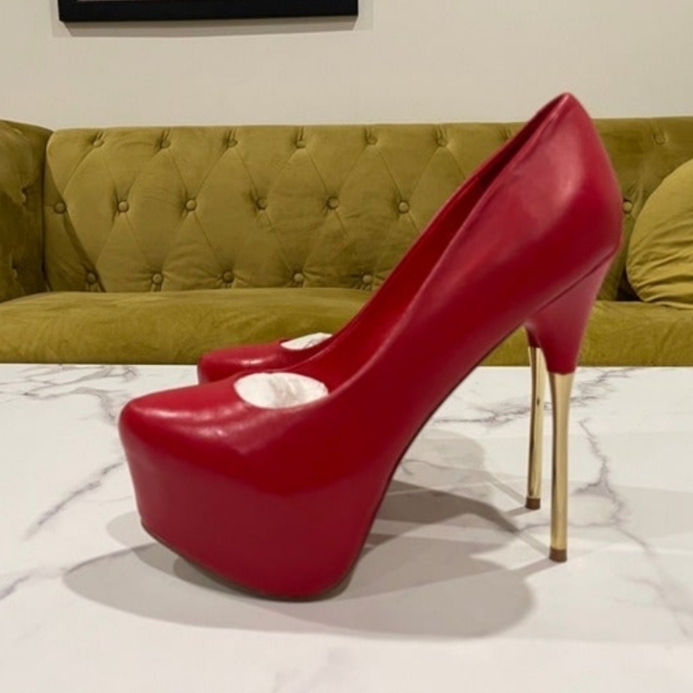 Steve Madden Red Leather Pumps 👠